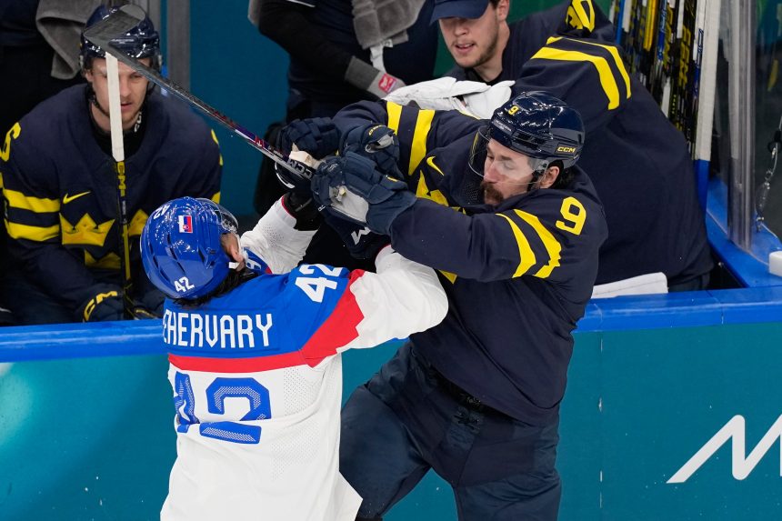 Martin Fehérváry (vľavo) aFilip Forsberg.
