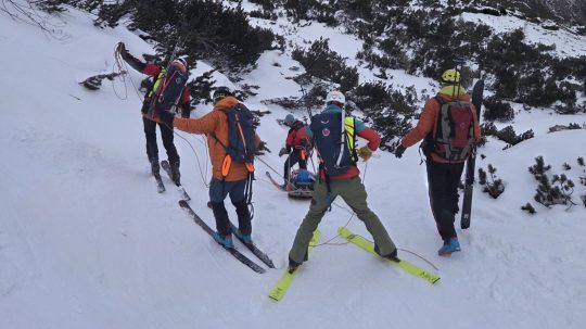 Záchranári zasahujú vo Výtokovom žľabe.