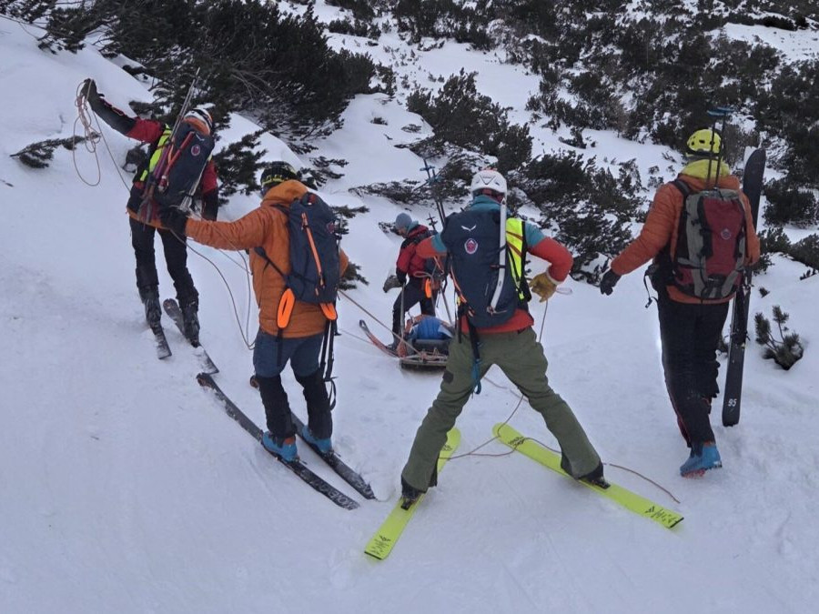 Záchranári zasahujú vo Výtokovom žľabe.
