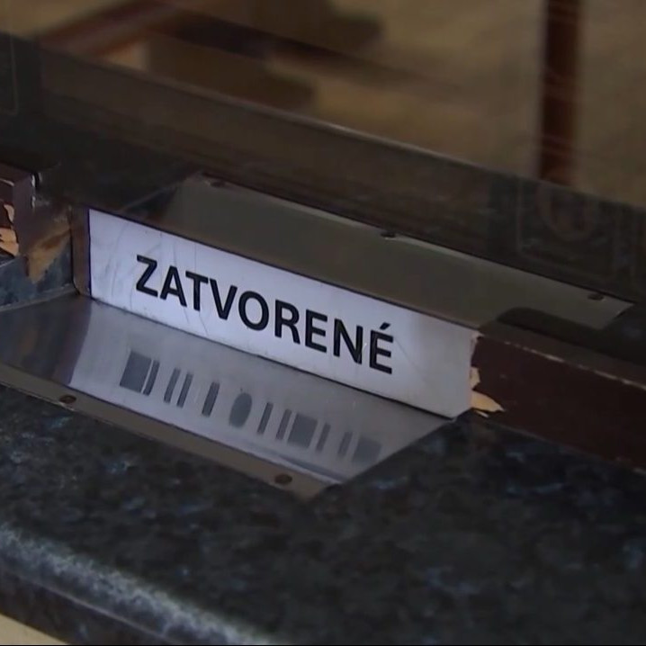 Rušenie ďalších deviatich predajných miest na Slovensku ľudí pobúrilo.