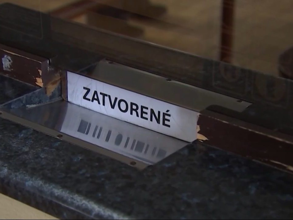 Rušenie ďalších deviatich predajných miest na Slovensku ľudí pobúrilo.