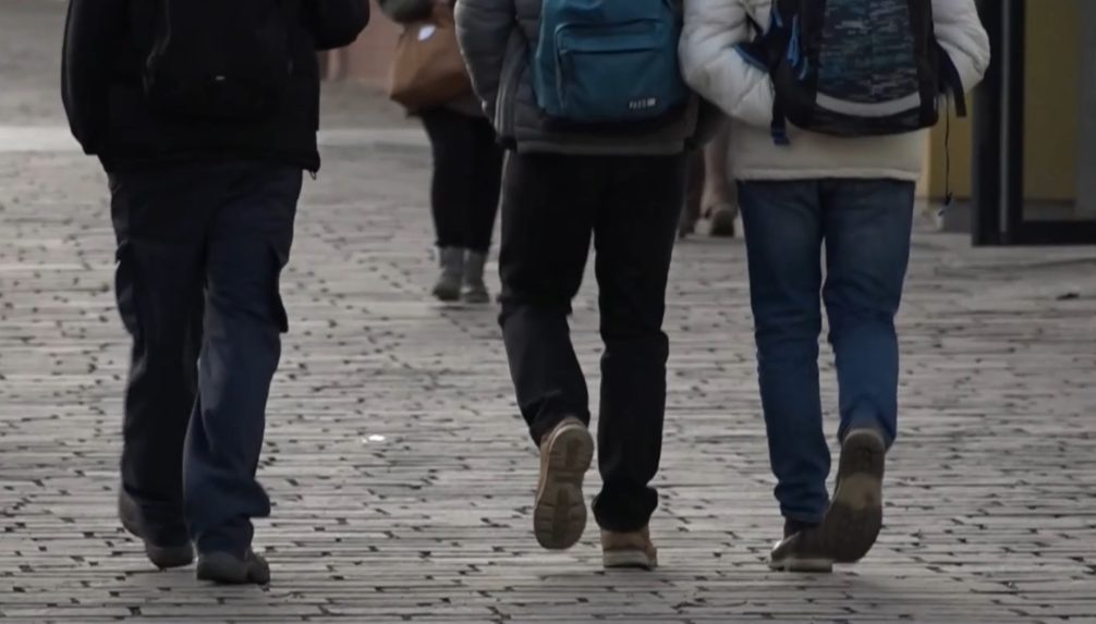 Deti podľa terénneho sociálneho pracovníka do školy v cudzine chodia.