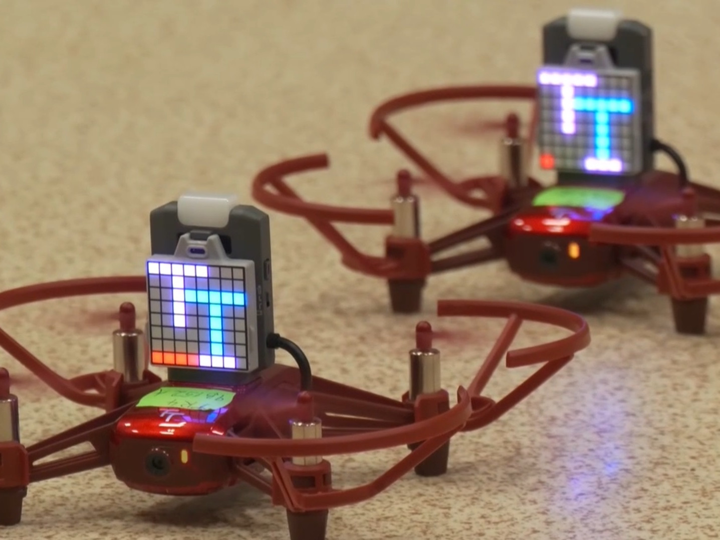 Študentov gymnázia už zasväcujú do tajov dronových technológií.