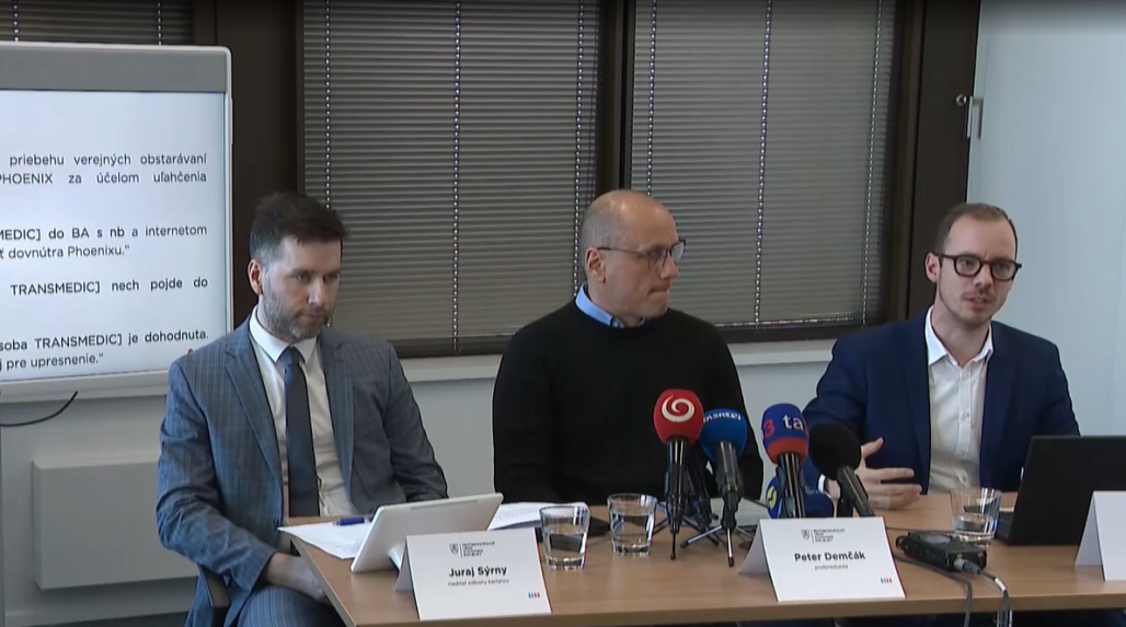 Na snímke tlačová konferencia PMÚ.