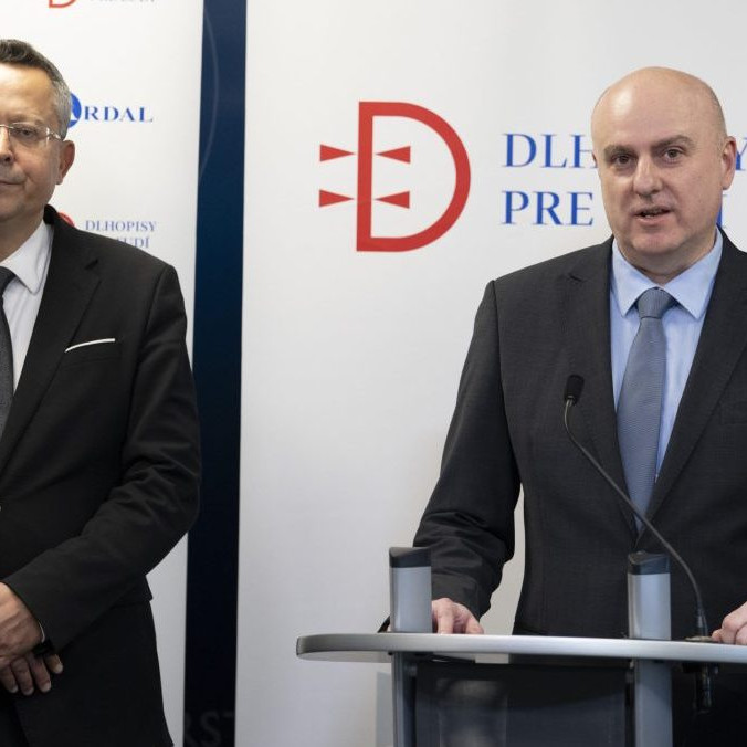 Na snímke Ladislav Kamenický a riaditeľ ARDAL Peter Šoltys.