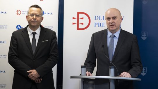 Na snímke Ladislav Kamenický a riaditeľ ARDAL Peter Šoltys.