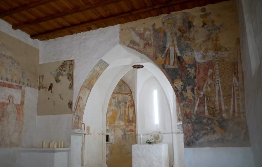 Na sn&iacute;mke interi&eacute;r Kostol&iacute;ka Sv. Margity.