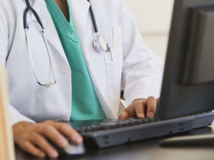 Na ilustračnej snímke lekárka.