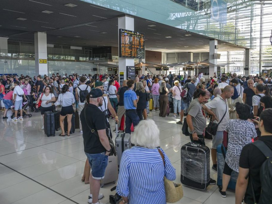 Na ilustračnej snímke letisko v Bratislave.