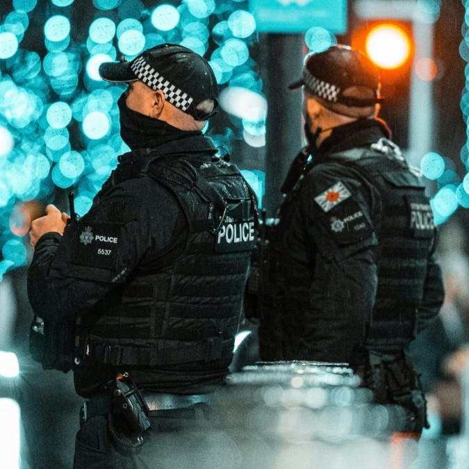 Po streľbe v okolí školy na západe Kanady hlásia desať mŕtvych. V budove našli aj mŕtve telo pravdepodobného páchateľa