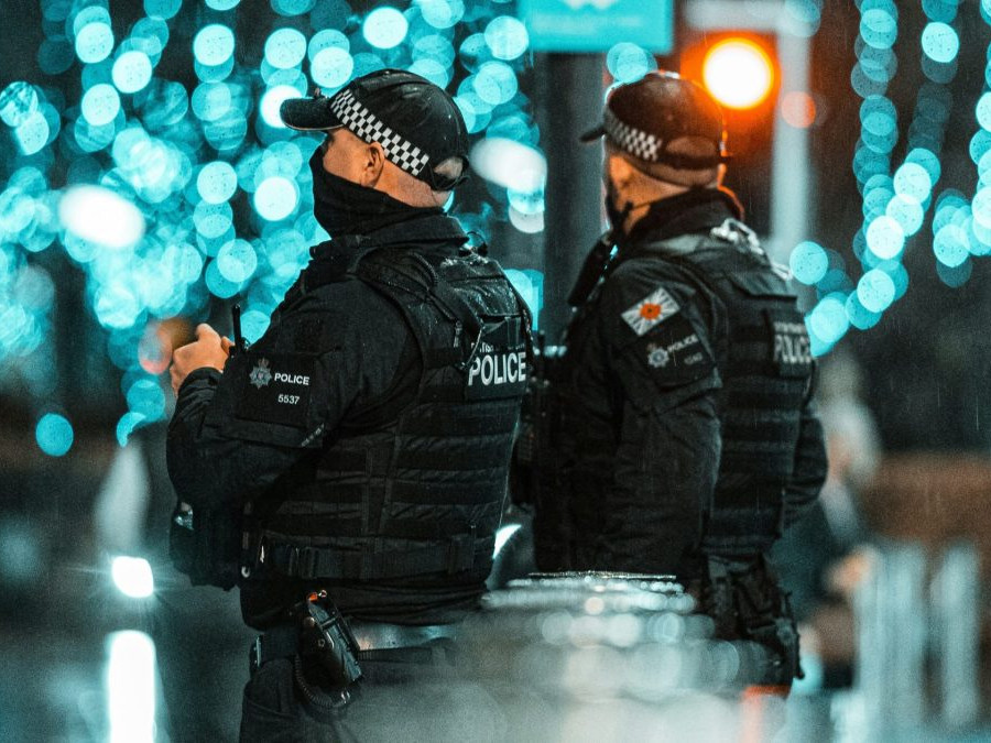 Po streľbe v okolí školy na západe Kanady hlásia desať mŕtvych. V budove našli aj mŕtve telo pravdepodobného páchateľa