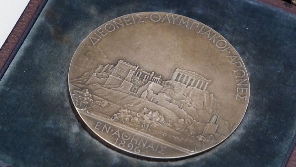 Medaila z olympijských hier v Aténach 1896.