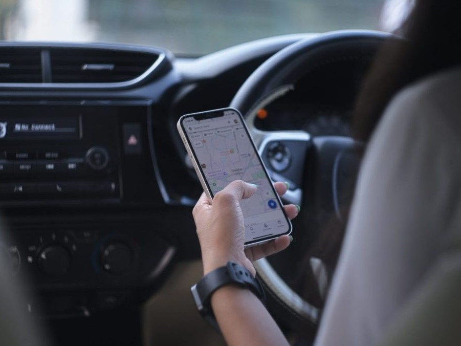 Na ilustračnej snímka mapy na telefóne.