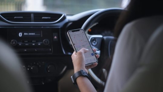 Na ilustračnej snímka mapy na telefóne.