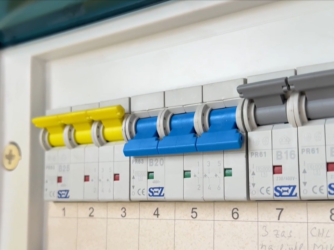 Najnovšie to zlodeji skúšajú aj cez vypnuté ističe.