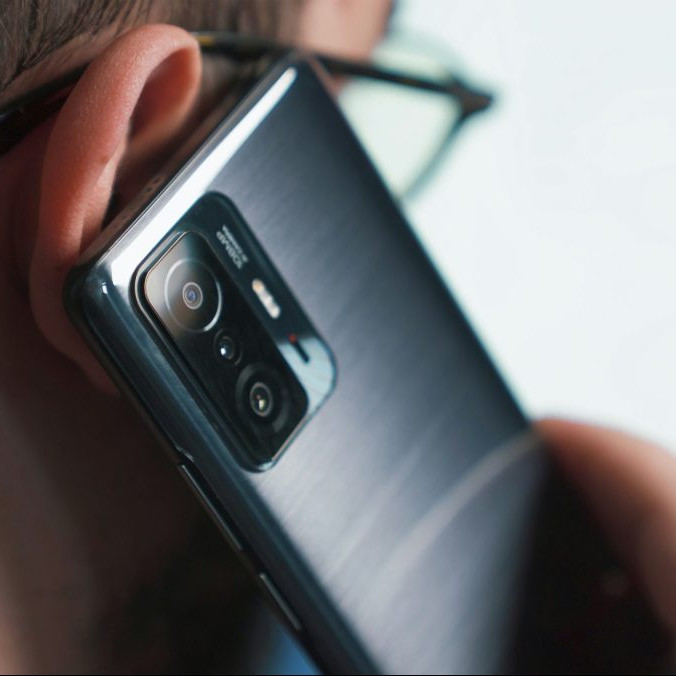 Ilustračná snímka telefonovania.