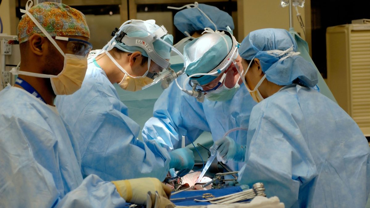 Dvojročn&yacute; chlapec v Taliansku dostal po&scaron;koden&eacute; srdce. Rodinu o tom neinformovali, ďal&scaron;iu oper&aacute;ciu nemus&iacute; zvl&aacute;dnuť