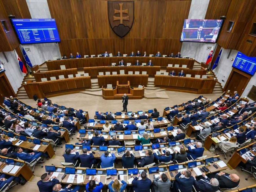 Na ilustračnej snímke slovenský parlament.