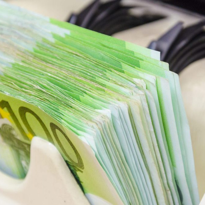 100-eurové bankovky