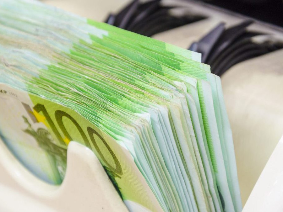 100-eurové bankovky