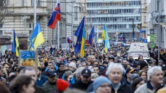 Na snímke pochod so slovenskými a ukrajinskými fotkami.