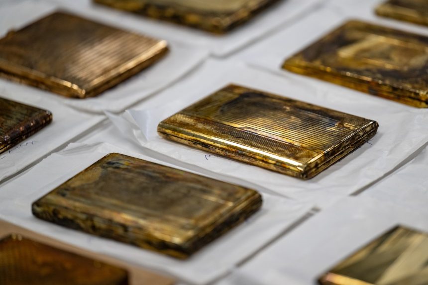 Na sn&Atilde;&Acirc;&shy;mke zlat&Atilde;&Acirc;&copy; tabatierky.