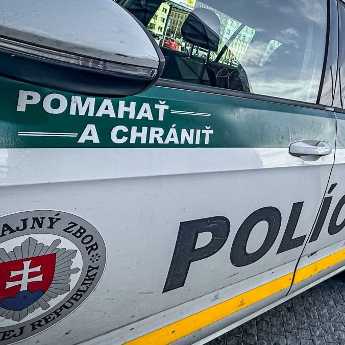 Na Ilustračnej snímke policajné auto.