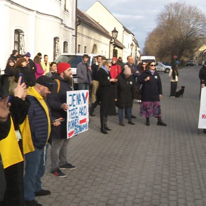 Protestujúci v Trnave.