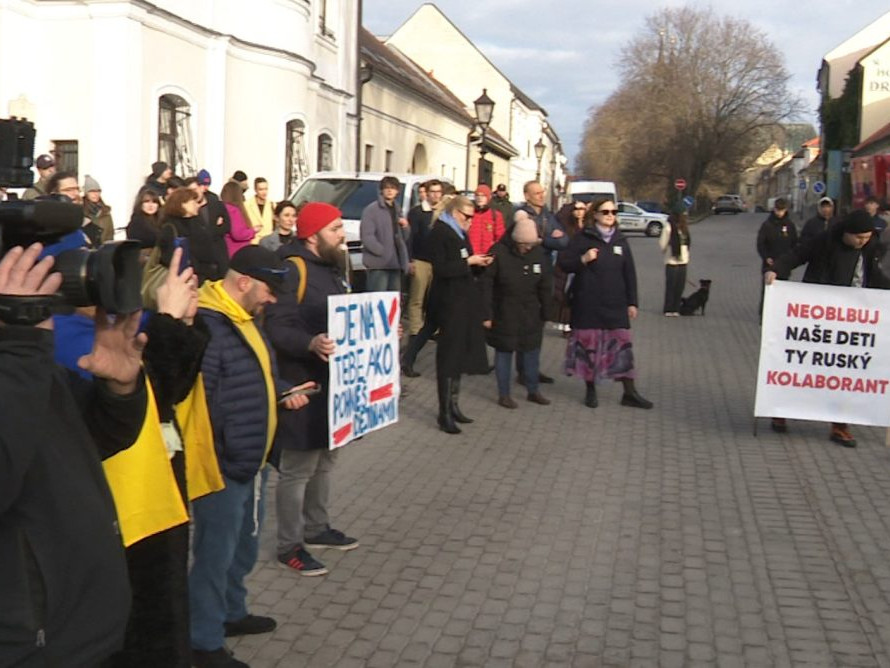 Protestujúci v Trnave.