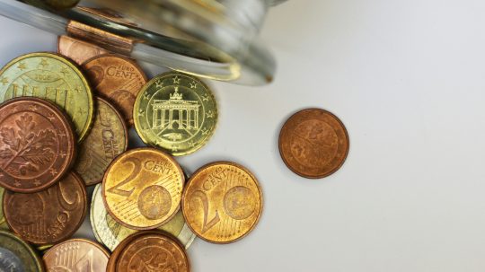 Na snímke sú euromince.