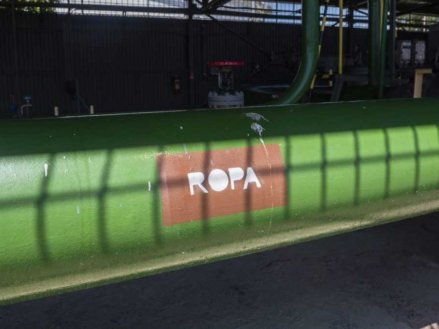 Vyústenie ropovodu Družba v rafinérii Slovnaft.