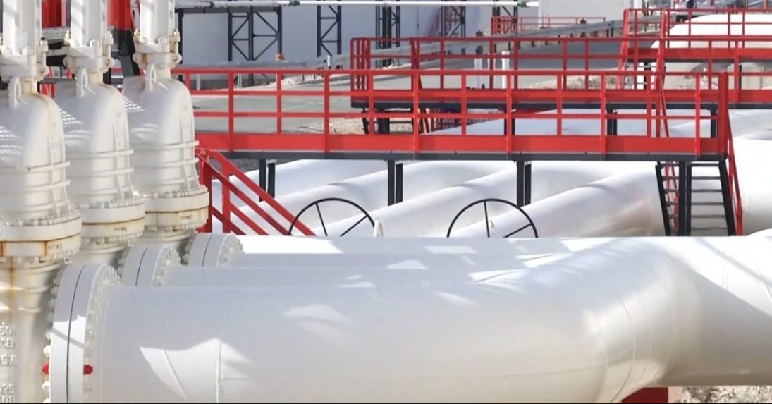 Na ilustračnej snímke ropovod.