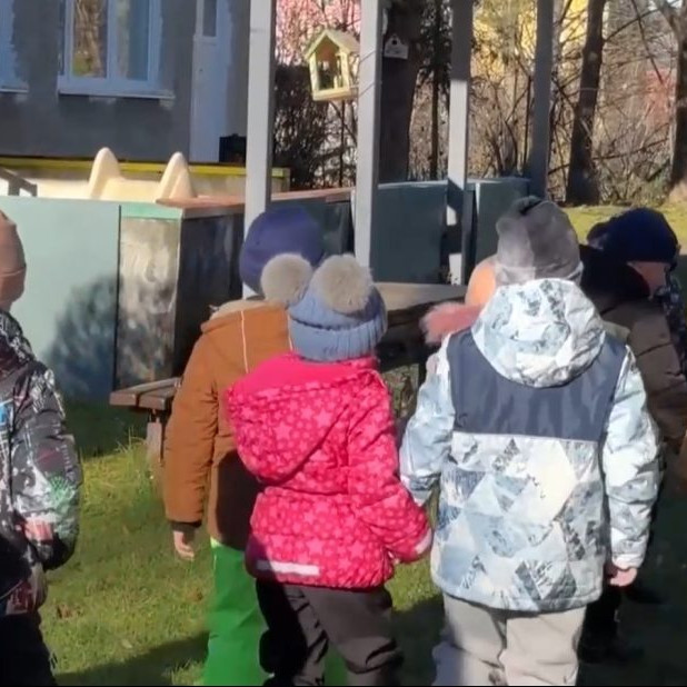 Na ilustračnej snímke deti.