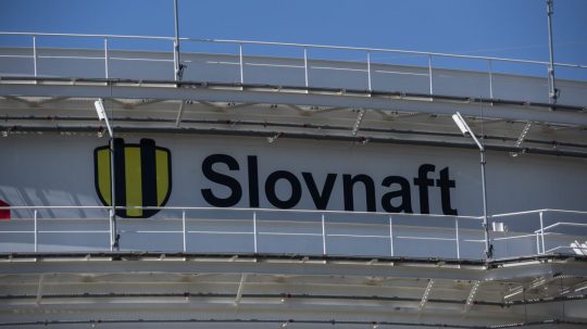 Na ilustračnej snímke rafinéria Slovnaft.