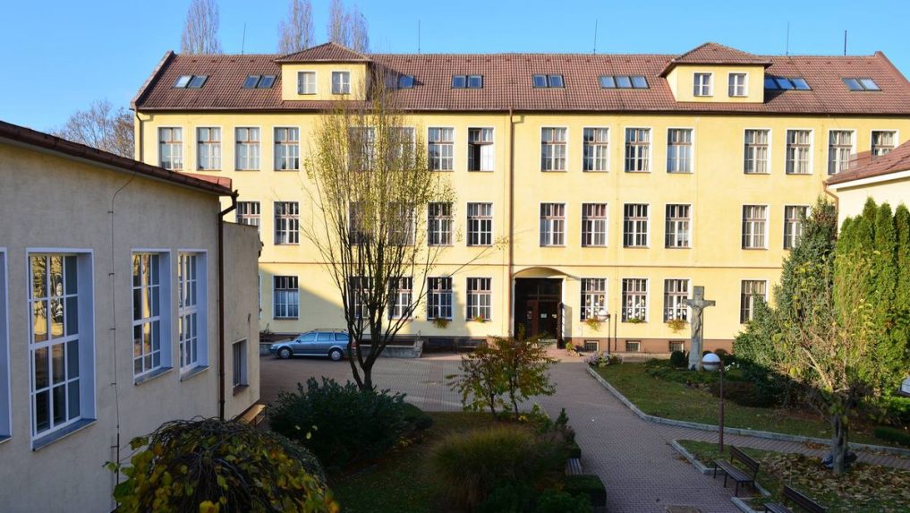 Streľba sa odohrala na Spojenej škole sv. Jozefa v Novom Mesta nad Váhom.