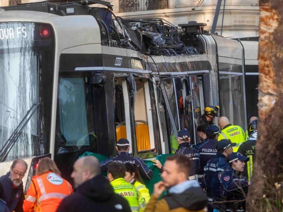 Na snímke miesto tragickej nehody v Miláne.