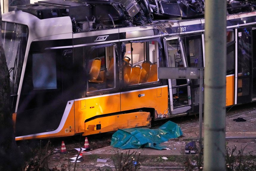 Na snímke miesto tragickej nehody v Miláne.