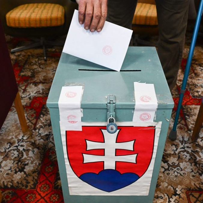 Na ilustračnej snímke volebná urna.