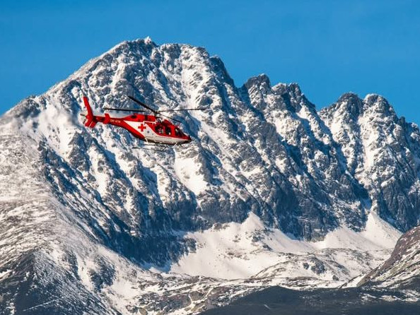 Na ilustračnej snímke záchranársky vrtuľník.