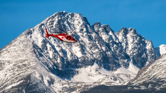 Na ilustračnej snímke záchranársky vrtuľník.