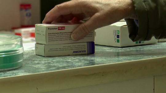 Štát o tretinu skresal peniaze na výnimkové lieky. Stačiť nemusia ani na liečbu tých, ktorým zachraňujú život