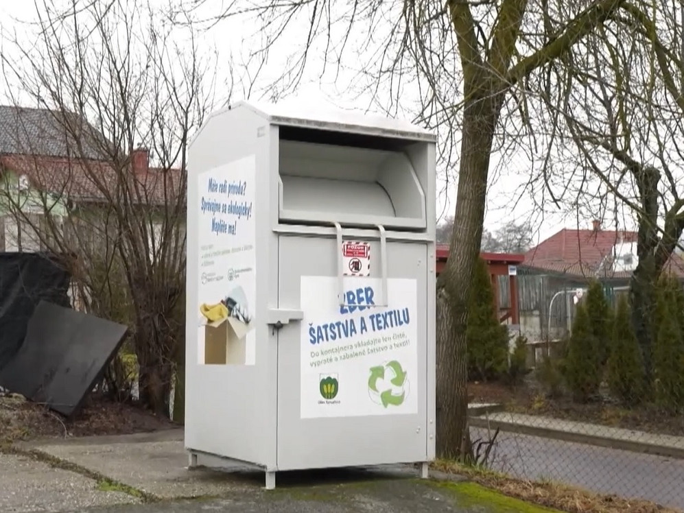 Zberná nádoba na textil.