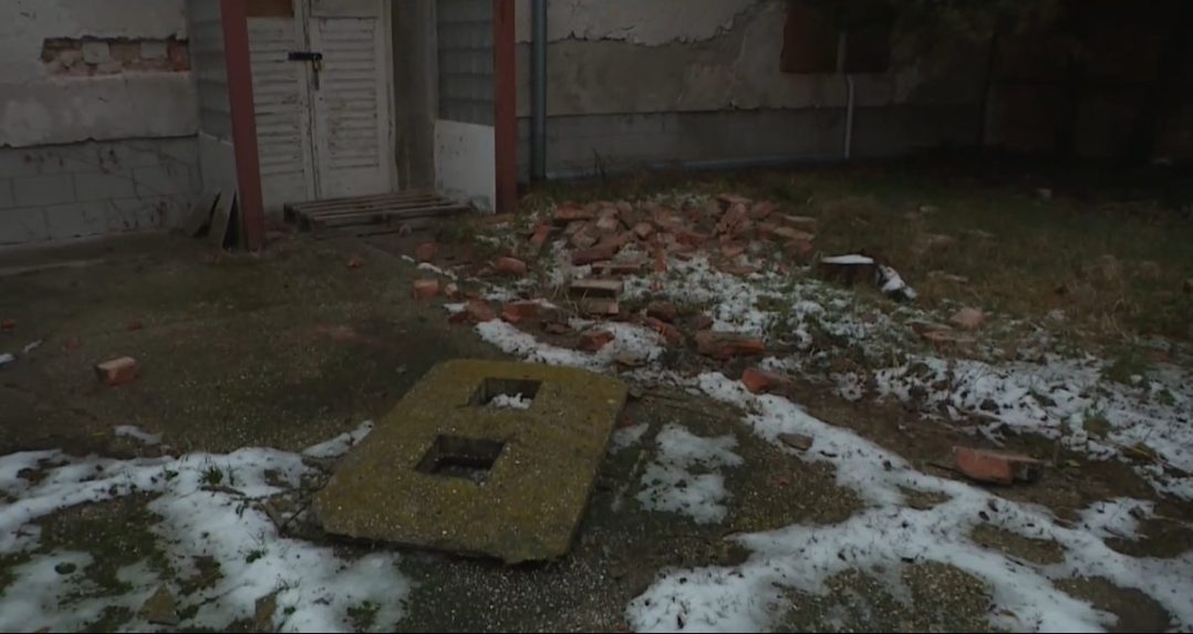 Na ilustračnej snímke následky po zemetrasení.