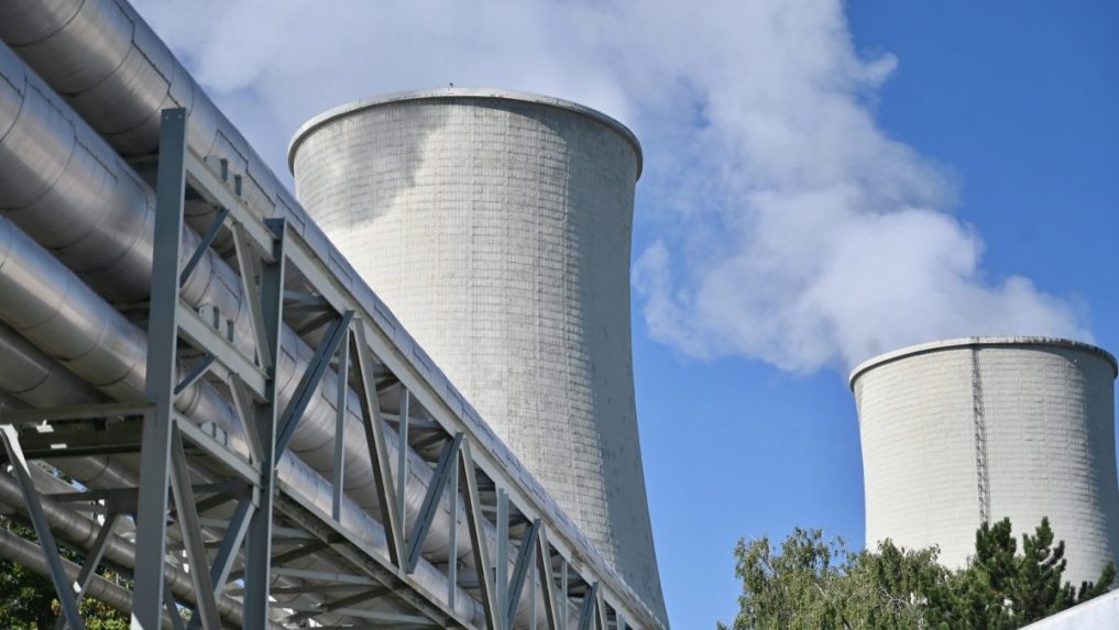 Chladiace veže Jadrovej elektrárne v Jaslovských Bohuniciach.