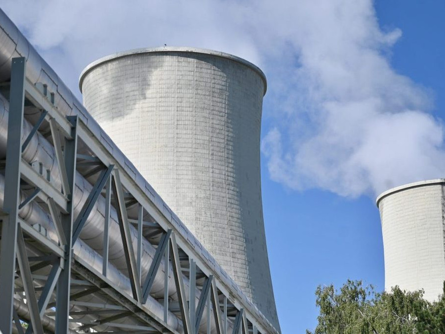 Chladiace veže Jadrovej elektrárne v Jaslovských Bohuniciach.