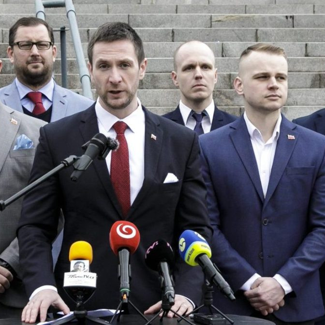 Hnutie Republika rastie najmä vďaka zberu sklamaných voličov súčasnej koalície, myslí si politologička A. Világi