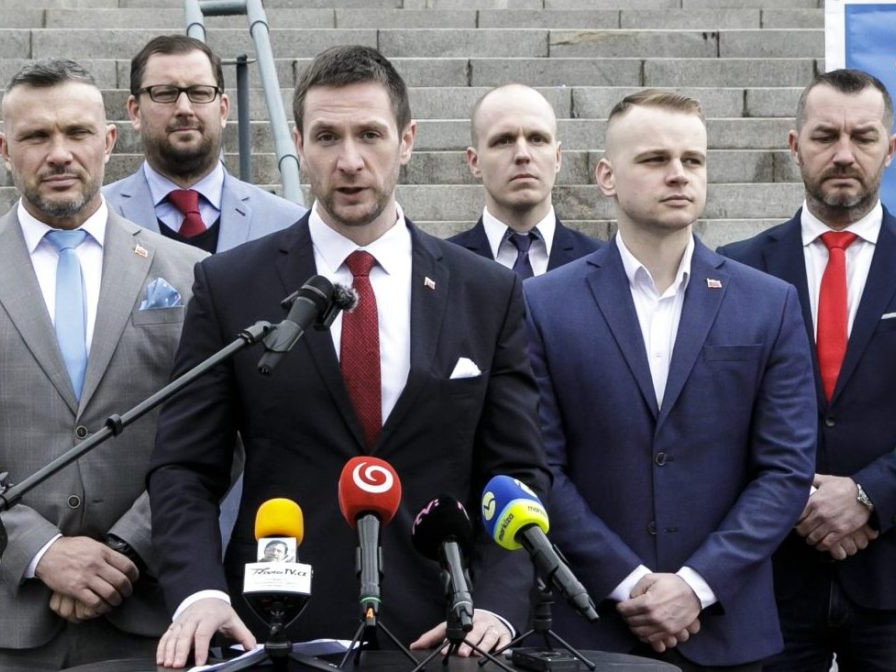 Hnutie Republika rastie najmä vďaka zberu sklamaných voličov súčasnej koalície, myslí si politologička A. Világi