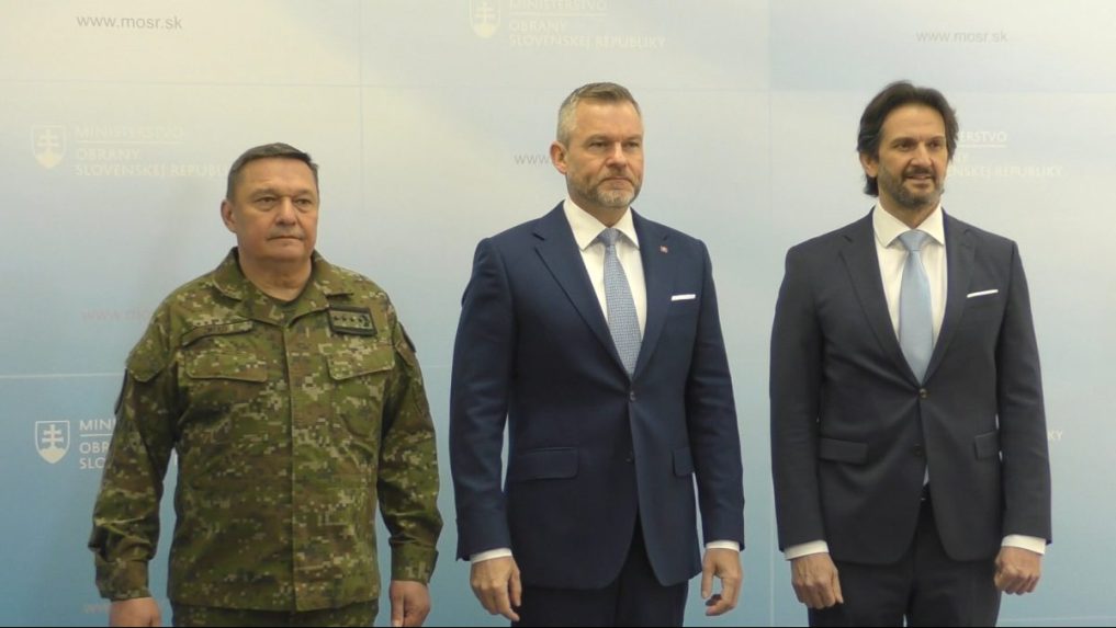 Na snímke Daniel Zmeko, Peter Pellegrini a Robert Kaliňák.