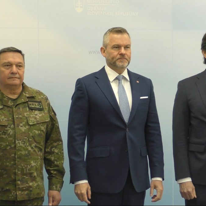 Na snímke Daniel Zmeko, Peter Pellegrini a Robert Kaliňák.