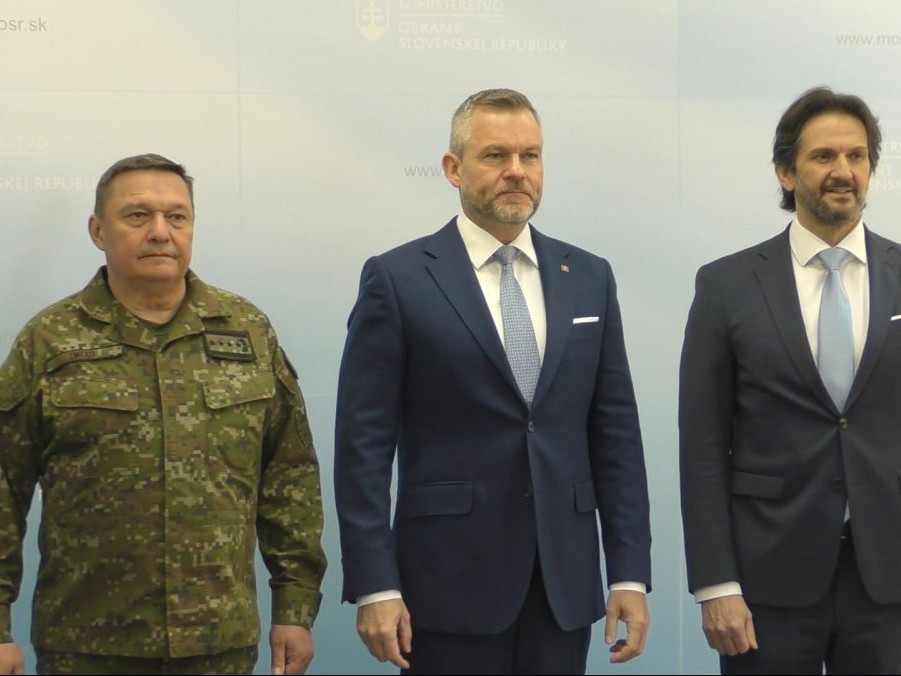 Na snímke Daniel Zmeko, Peter Pellegrini a Robert Kaliňák.